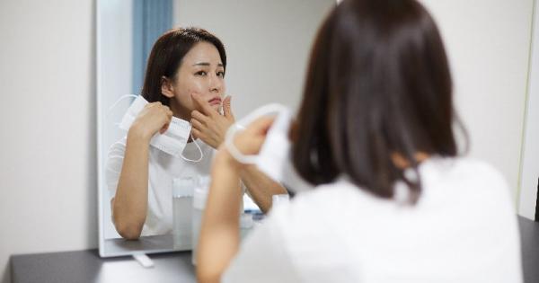 마스크 때문일까? 얼굴 부위별 '여드름 발생 원인' - 헬스위크